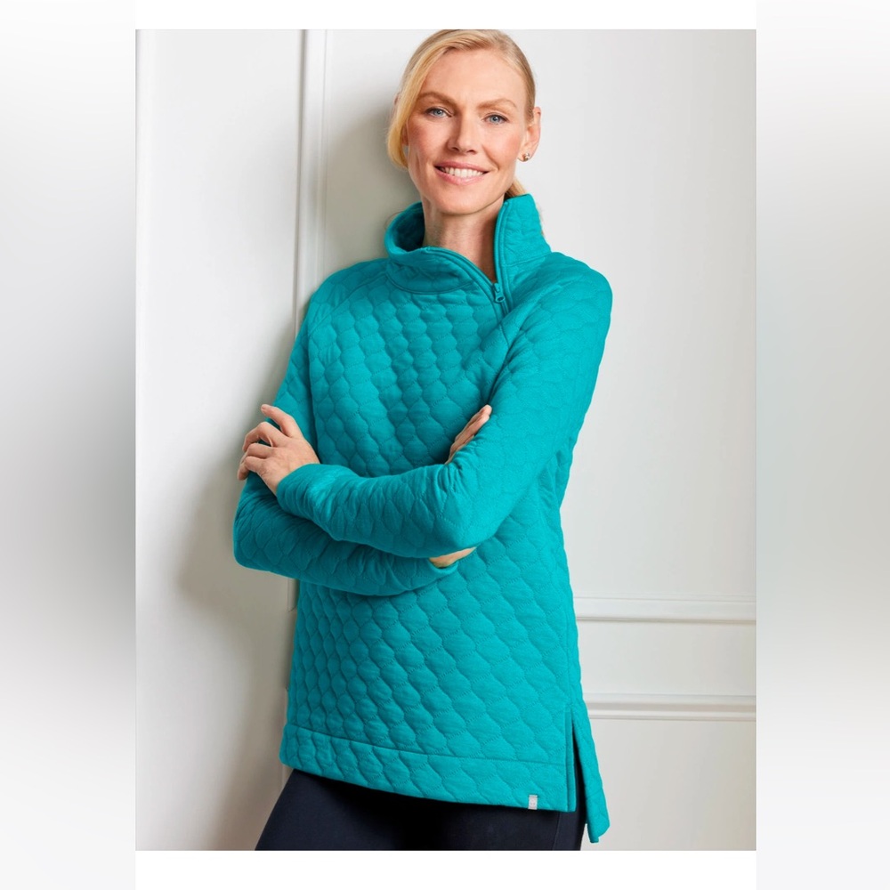 ASYMMETRICAL ZIP QUILTED PULLOVER